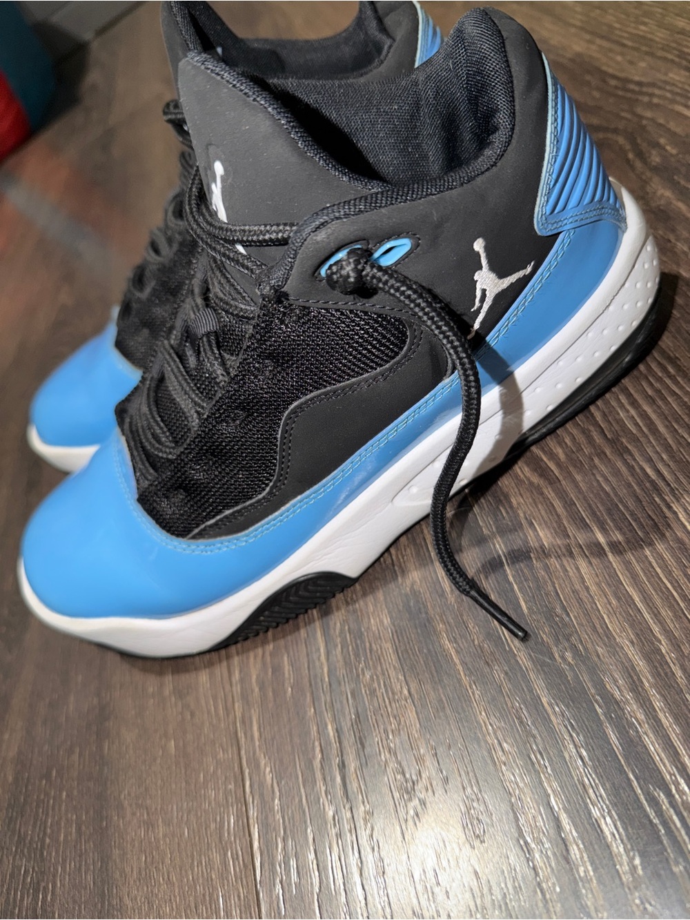 Nike Air Jordan Max Aura 2 UNC Blue Black Youth 6Y Basketball Shoes Sneakers
